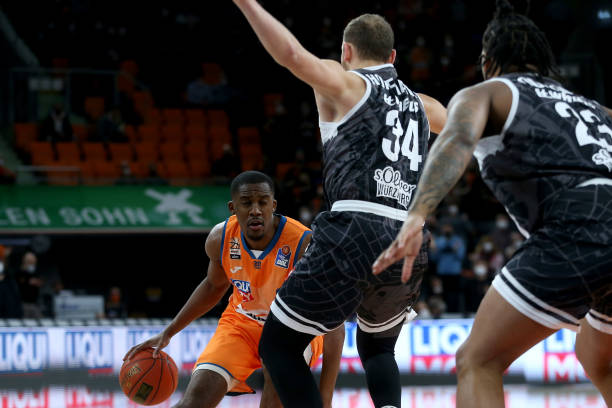 钟赢得掌声 钟赢得掌声